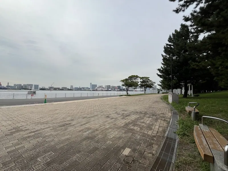 潮風公園のベンチからの眺め