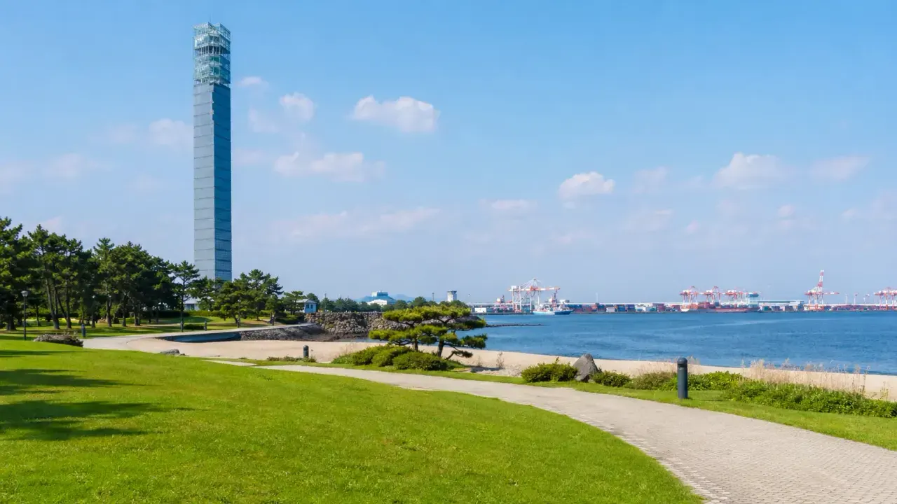 千葉市中央区の千葉ポートパークで、人工海浜、円形広場、千葉ポートタワー周辺をゆっくり歩く散歩を紹介。千葉みなと駅から海へ気分を切り替える1〜2時間の過ごし方をまとめます。