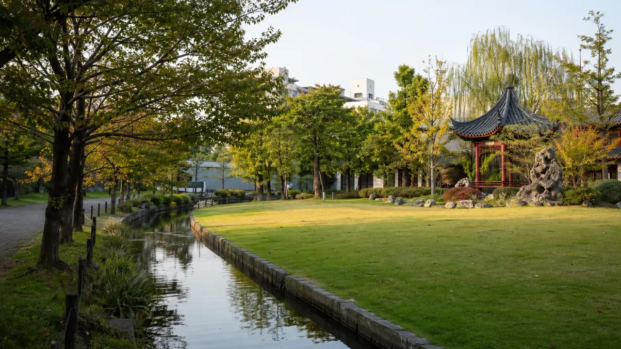 川崎市川崎区の大師公園で、カナールや芝生広場、中国庭園の瀋秀園をゆるくつなぐ散歩を紹介。川崎大師の近くで、短時間でも気分を切り替えやすい歩き方をまとめます。