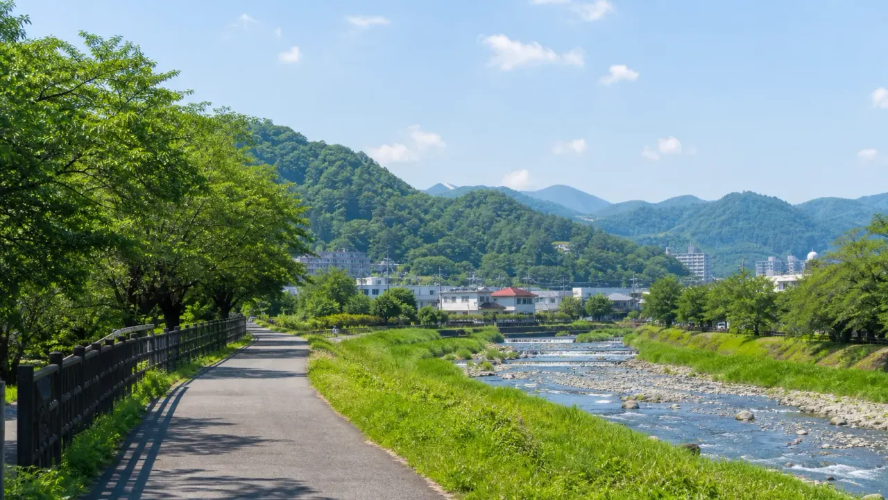 東京都八王子市で散歩したい人向けに、長池公園、小宮公園、長沼公園、八王子城跡、滝山公園、片倉城跡公園、絹の道、高尾駒木野庭園、多摩森林科学園、陵南公園、富士森公園、高尾599ミュージアム、夕やけ小やけふれあいの里を目的別にまとめます。