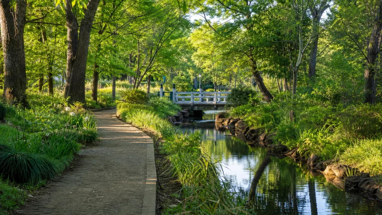 千葉市花見川区の花島公園を、花見川の水辺、樹林地、渓流園、広場を中心に歩く散歩ガイド。千葉市北西部で水と緑を短く味わいたい日に使いやすい公園です。