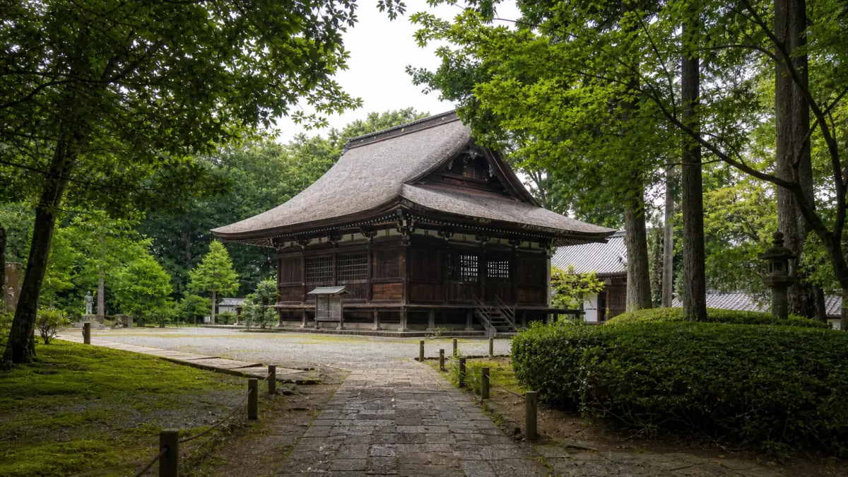 東村山市の正福寺地蔵堂を散歩目線で紹介。国宝の木造建築、東村山駅からの歩き方、内部公開日、北山公園や八国山緑地とのつなぎ方を整理します。