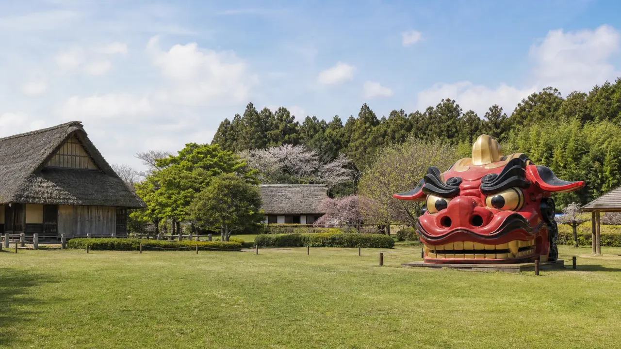 茨城県石岡市の常陸風土記の丘を、復元家屋、水際公園、日本一の獅子頭を中心に歩く散歩ガイド。歴史展示と広い園路を無理なく楽しむ日帰りコースです。