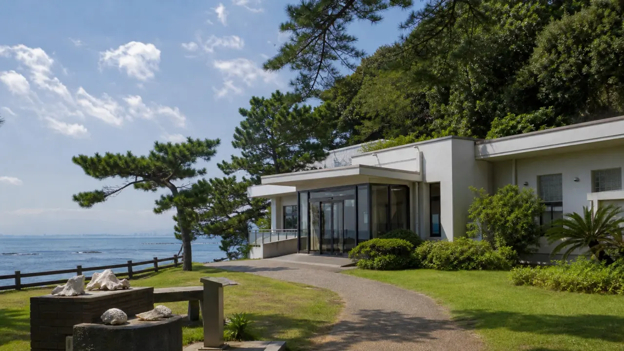横須賀市の観音崎自然博物館で、東京湾の生きもの、タッチプール、三浦半島の自然展示、海を見渡す芝生広場を短時間で楽しむ散歩を紹介。観音崎公園と合わせやすい単体スポットです。