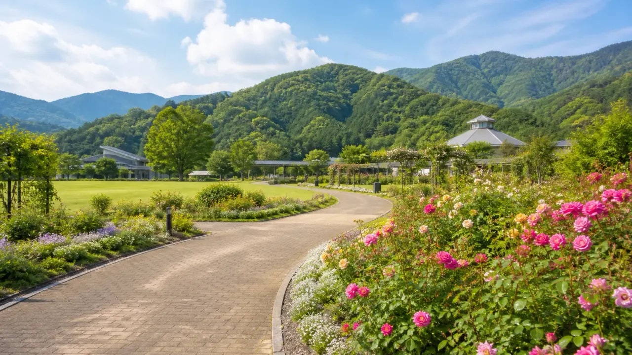 山梨県身延町の山梨県富士川クラフトパークで、芝生、花壇、園路、山並みをゆっくり歩く公園散歩を紹介。公式情報をもとに、広い園内を無理なく歩く順番と身延山・赤沢宿との組み合わせ方をまとめます。