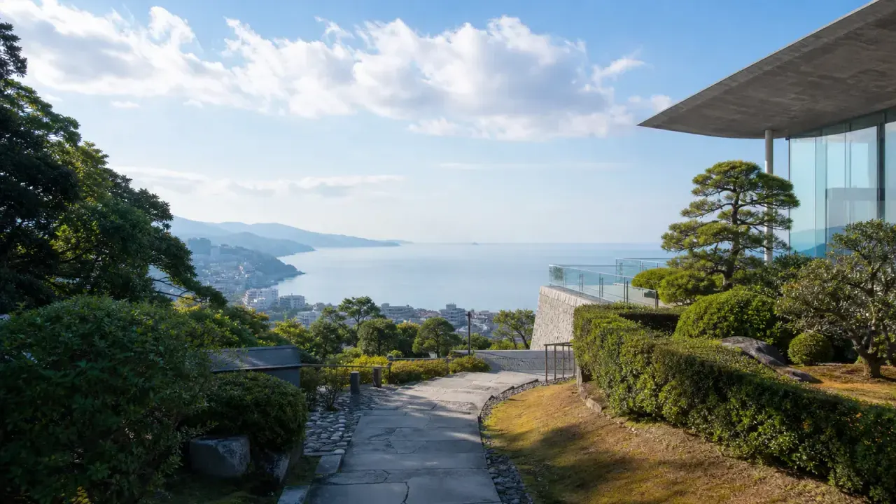 熱海市のMOA美術館を、相模湾を望む高台のアート散歩として紹介。開館時間、料金、休館日、熱海駅からのアクセス、庭園や館内を1〜2時間で見る流れをまとめます。