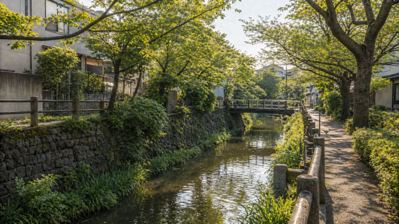 川崎の二ヶ領用水で、宿河原から久地円筒分水へ静かに歩く1時間半の散歩を紹介。桜名所としてだけでなく、水路と歴史を味わう歩き方をまとめます。