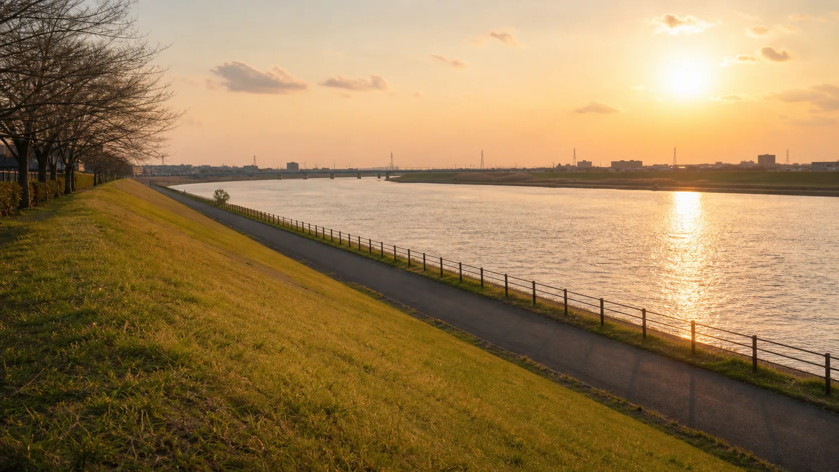 夕方の川沿いの土手でゆっくり過ごす場面のイメージ