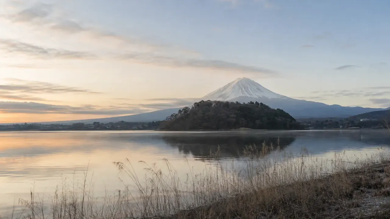 【精進湖】子抱き富士を静かに眺める、富士五湖の小さな湖畔さんぽ
