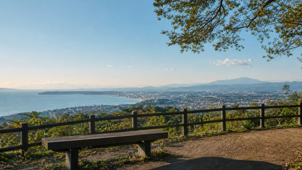 平塚市の高麗山公園（湘南平）で、レストハウス展望スペース、ベンチ、浅間山ゾーンをゆるく歩く散歩を紹介。バスで入りやすい1時間半の展望散歩です。