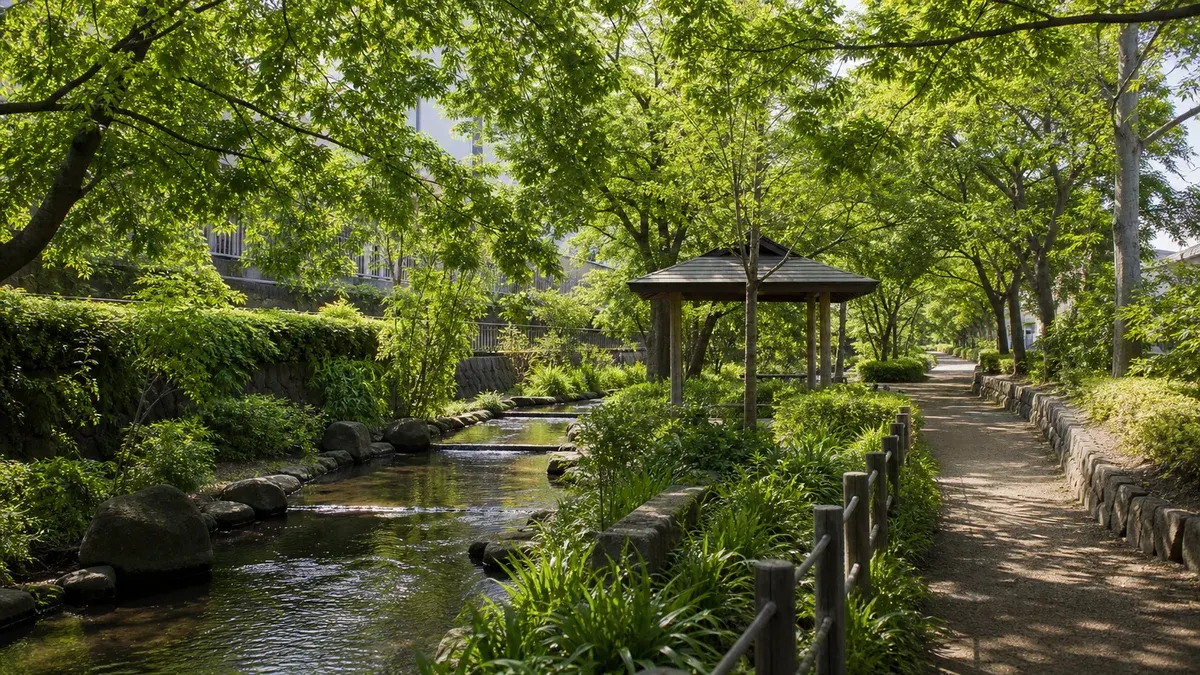 立川公園と根川緑道を散歩したい人向けに、1.3kmの緑道、水辺、湧水、ガニガラ広場、歩き方を整理しました。昭和記念公園とは違う、立川の静かな水辺散歩です。