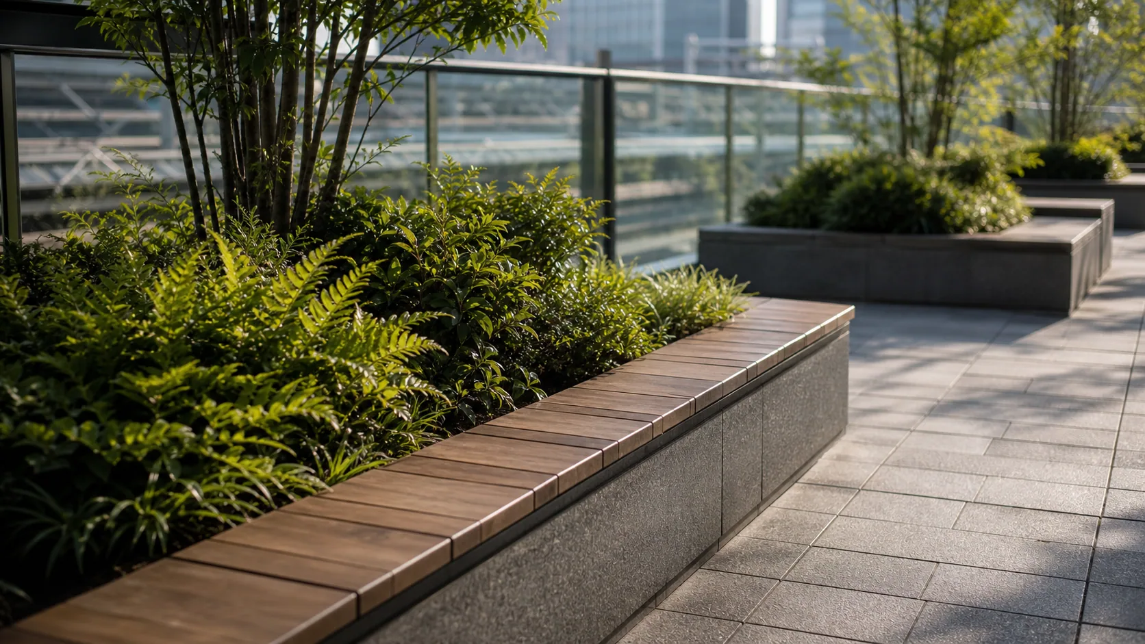 新しい都市広場の植栽とベンチの近景のイメージ